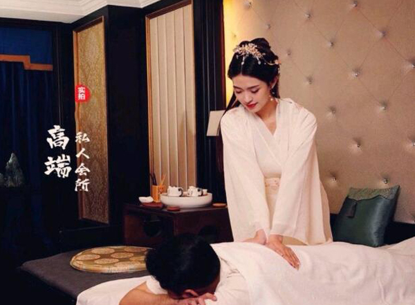 前天我在太原一家养生会所，帮助你的身体慢慢放松